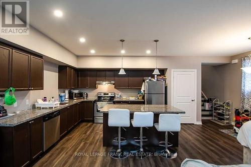 805A Dundas Street W, Whitby (Downtown Whitby), ON - Indoor Photo Showing Kitchen With Upgraded Kitchen