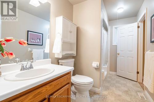 35 - 10 Wentworth Drive, Grimsby, ON - Indoor Photo Showing Bathroom