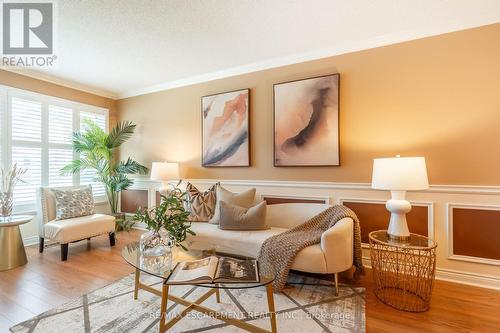 35 - 10 Wentworth Drive, Grimsby, ON - Indoor Photo Showing Living Room