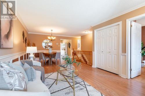 35 - 10 Wentworth Drive, Grimsby, ON - Indoor Photo Showing Living Room