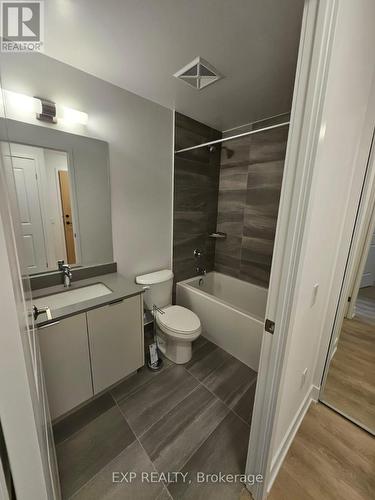 1701 - 202 Burnhamthorpe Road E, Mississauga, ON - Indoor Photo Showing Bathroom