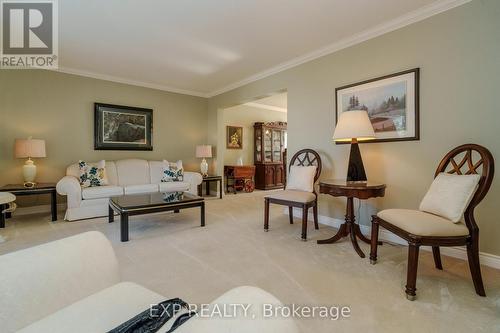 6342 Viseneau Drive, Ottawa, ON - Indoor Photo Showing Living Room