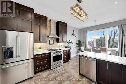 31 - 18 Upper Highland, New Tecumseth, ON - Indoor Photo Showing Kitchen With Upgraded Kitchen