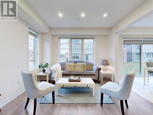 2 Ever Sweet Way, Thorold, ON - Indoor Photo Showing Living Room