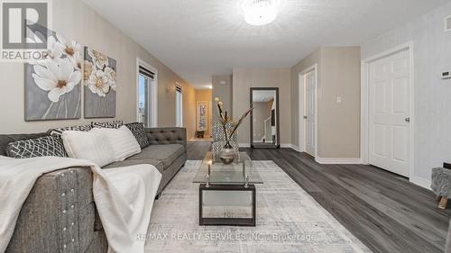 12 - 14 Amos Drive N, Guelph, ON - Indoor Photo Showing Living Room