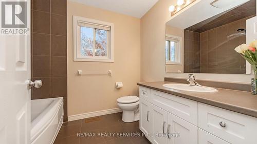 12 - 14 Amos Drive N, Guelph, ON - Indoor Photo Showing Bathroom