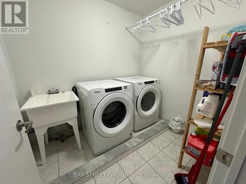 131 Knott End Crescent, Newmarket, ON - Indoor Photo Showing Laundry Room