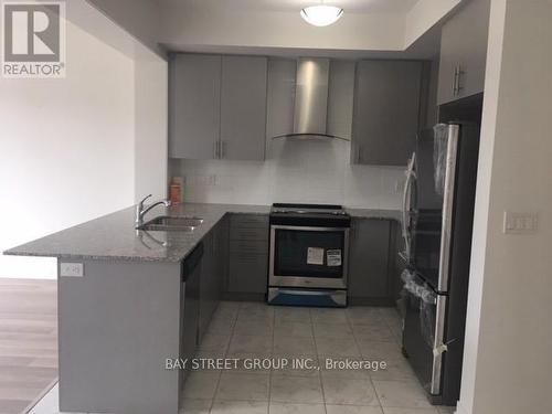 131 Knott End Crescent, Newmarket, ON - Indoor Photo Showing Kitchen