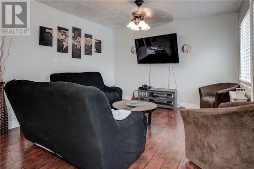 717 Lawson Street, Sudbury, ON - Indoor Photo Showing Living Room