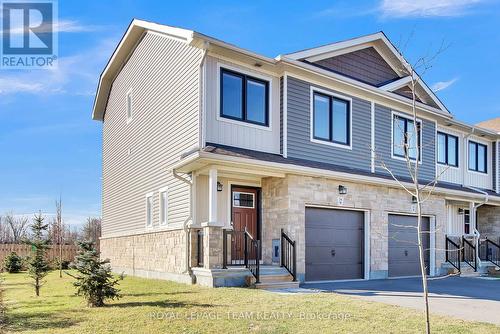 34 Staples Boulevard W, Lanark, ON - Outdoor With Facade