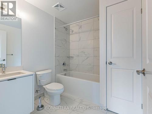 1702 - 202 Burnhamthorpe Road E, Mississauga, ON - Indoor Photo Showing Bathroom