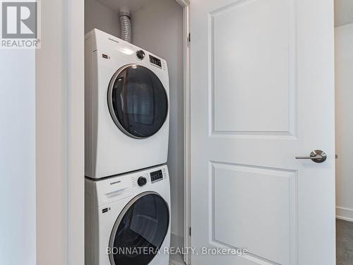 1702 - 202 Burnhamthorpe Road E, Mississauga, ON - Indoor Photo Showing Laundry Room