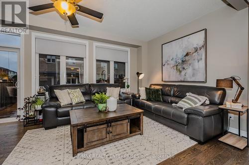 122 Hanson Crescent, Milton, ON - Indoor Photo Showing Living Room