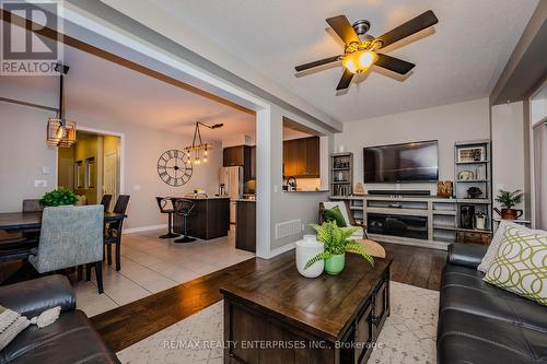 122 Hanson Crescent, Milton, ON - Indoor Photo Showing Living Room