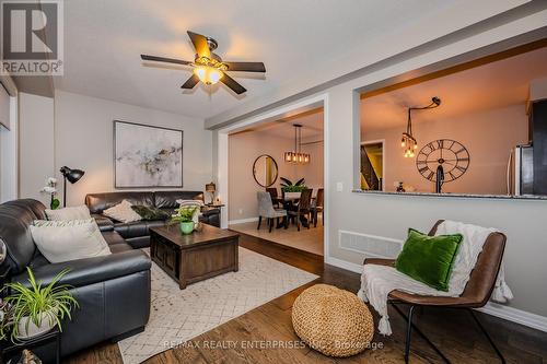 122 Hanson Crescent, Milton, ON - Indoor Photo Showing Living Room