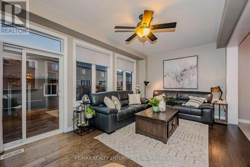 122 Hanson Crescent, Milton, ON - Indoor Photo Showing Living Room