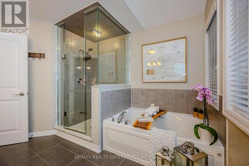 122 Hanson Crescent, Milton, ON - Indoor Photo Showing Bathroom