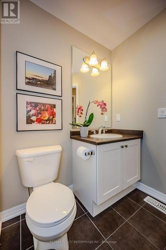 122 Hanson Crescent, Milton, ON - Indoor Photo Showing Bathroom