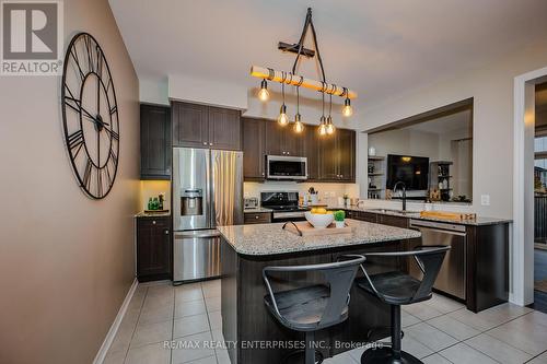 122 Hanson Crescent, Milton, ON - Indoor Photo Showing Kitchen With Stainless Steel Kitchen