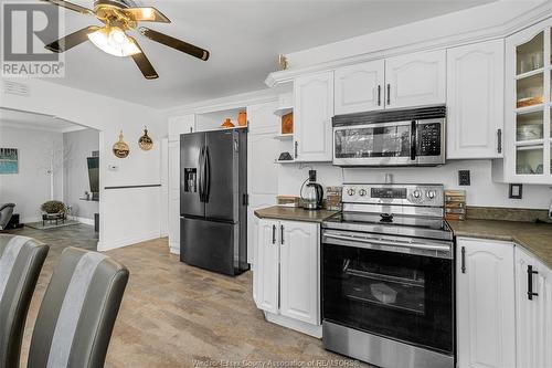 3017 Woodlawn Avenue, Windsor, ON - Indoor Photo Showing Kitchen