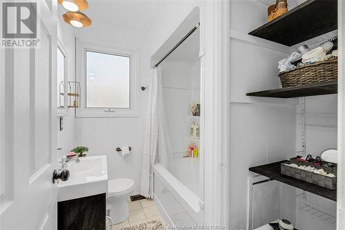 3017 Woodlawn Avenue, Windsor, ON - Indoor Photo Showing Bathroom