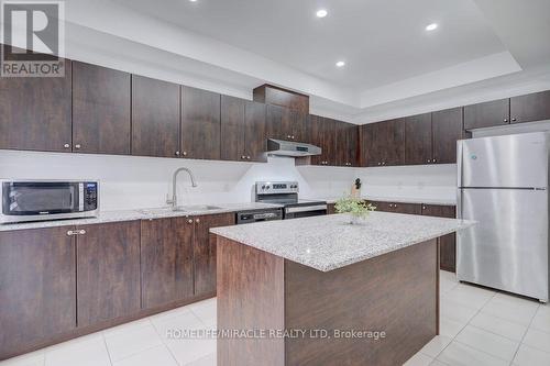 37 Mackenzie Street, Southgate, ON - Indoor Photo Showing Kitchen With Upgraded Kitchen