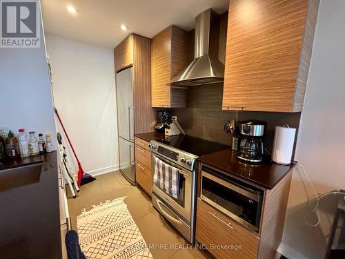 2007 - 1 Market Street, Toronto, ON - Indoor Photo Showing Kitchen With Stainless Steel Kitchen