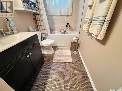 3877 Diefenbaker Drive, Saskatoon, SK - Indoor Photo Showing Bathroom