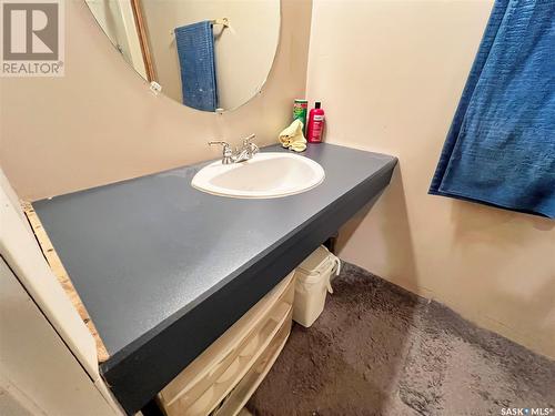 3877 Diefenbaker Drive, Saskatoon, SK - Indoor Photo Showing Bathroom