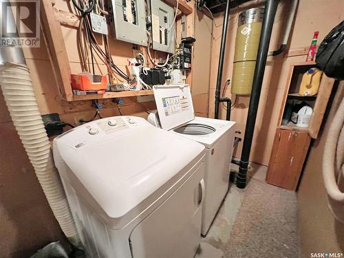 3877 Diefenbaker Drive, Saskatoon, SK - Indoor Photo Showing Laundry Room