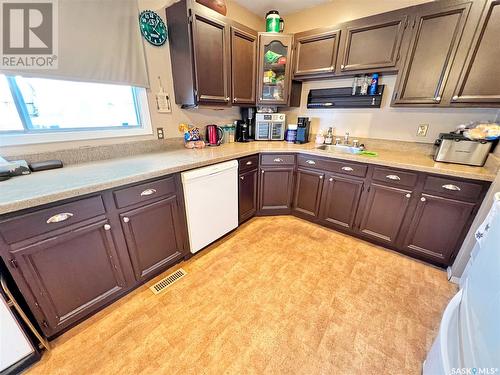 3877 Diefenbaker Drive, Saskatoon, SK - Indoor Photo Showing Kitchen