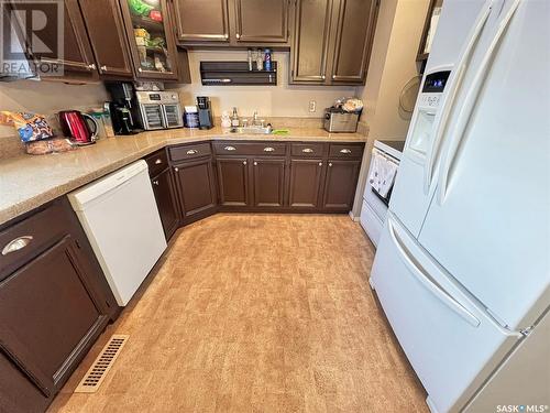 3877 Diefenbaker Drive, Saskatoon, SK - Indoor Photo Showing Kitchen