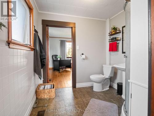 3793 West Main Street, Fort Erie (328 - Stevensville), ON - Indoor Photo Showing Bathroom