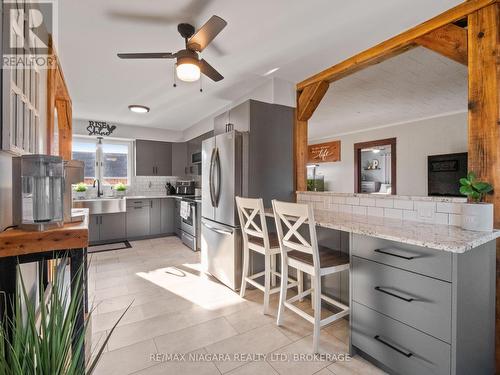 3793 West Main Street, Fort Erie (328 - Stevensville), ON - Indoor Photo Showing Kitchen