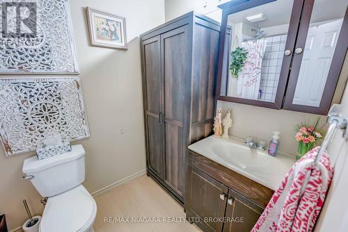 5371 Huron Street, Niagara Falls, ON - Indoor Photo Showing Bathroom