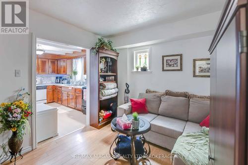 5371 Huron Street, Niagara Falls, ON - Indoor Photo Showing Living Room