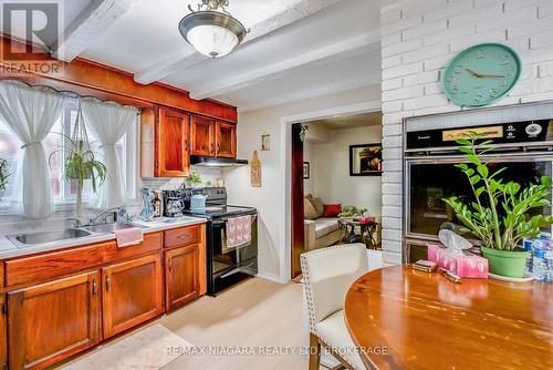 5371 Huron Street, Niagara Falls, ON - Indoor Photo Showing Kitchen