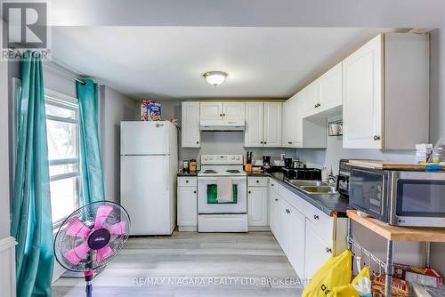 5371 Huron Street, Niagara Falls, ON - Indoor Photo Showing Kitchen With Double Sink