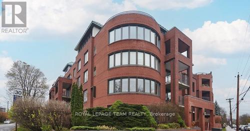 205 - 959 North River Road, Ottawa, ON - Outdoor