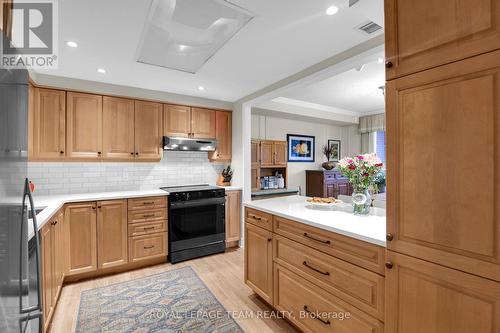 205 - 959 North River Road, Ottawa, ON - Indoor Photo Showing Kitchen