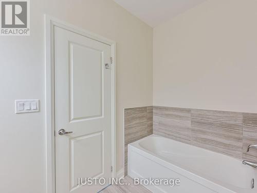 146 Law Drive, Guelph, ON - Indoor Photo Showing Bathroom