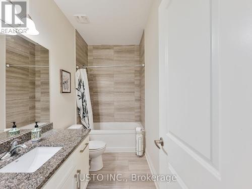 146 Law Drive, Guelph, ON - Indoor Photo Showing Bathroom