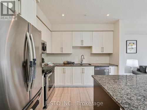 146 Law Drive, Guelph, ON - Indoor Photo Showing Kitchen With Stainless Steel Kitchen With Upgraded Kitchen