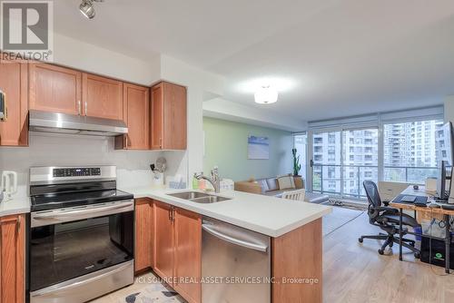 509 - 5500 Yonge Street, Toronto, ON - Indoor Photo Showing Kitchen With Double Sink