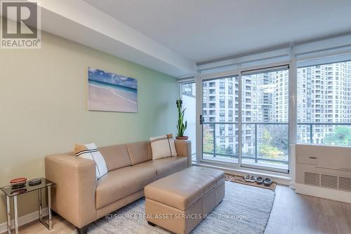 509 - 5500 Yonge Street, Toronto, ON - Indoor Photo Showing Living Room