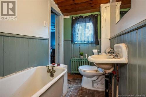 413 Prince Street, Saint John, NB - Indoor Photo Showing Bathroom