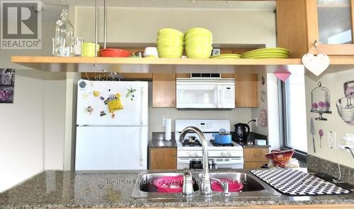 909 - 3 Navy Wharf Court, Toronto, ON - Indoor Photo Showing Kitchen