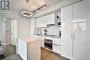 3411 - 1 Yorkville Avenue, Toronto, ON  - Indoor Photo Showing Kitchen With Upgraded Kitchen 