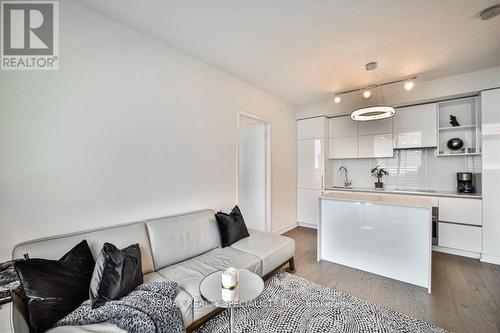 3411 - 1 Yorkville Avenue, Toronto, ON - Indoor Photo Showing Kitchen