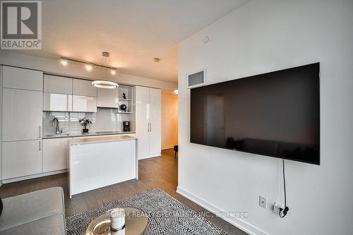 3411 - 1 Yorkville Avenue, Toronto, ON - Indoor Photo Showing Kitchen